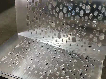 穿孔鋁板-幕墻外墻吊頂鋁板-鋁板穿孔價格報價(圖1) 穿孔鋁板-幕墻外墻吊頂鋁板-鋁板穿孔價格報價(圖1)