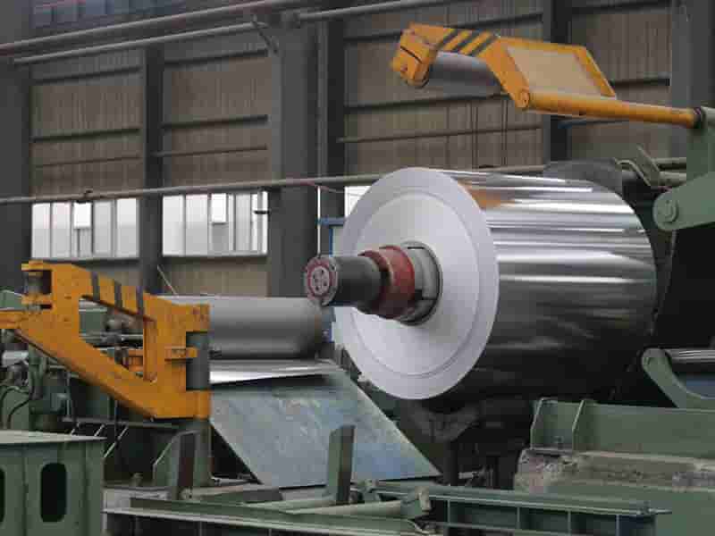 鋁卷拉矯設(shè)備圖片